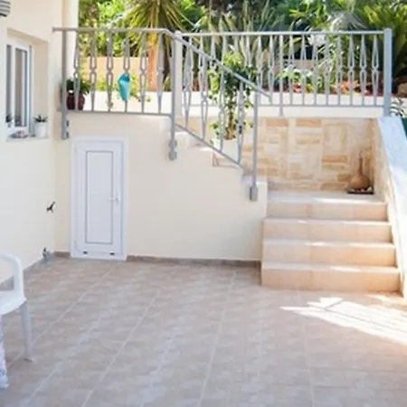 Astir Apartmanhotel 3*